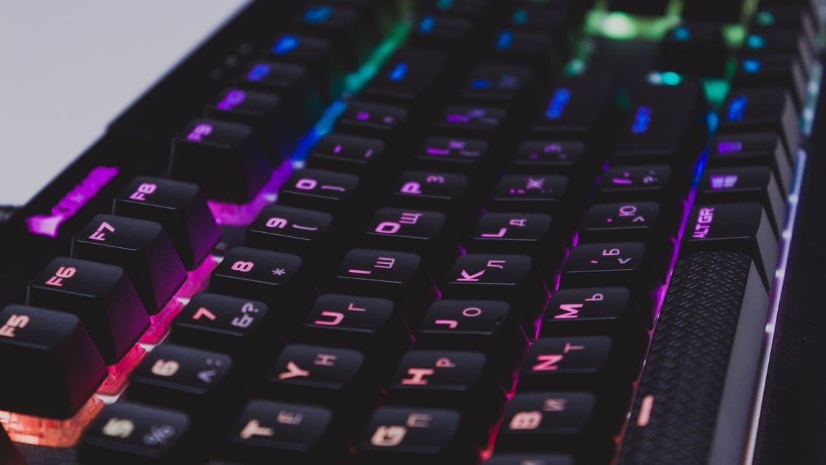 Механічна клавіатура з RGB-підсвіткою